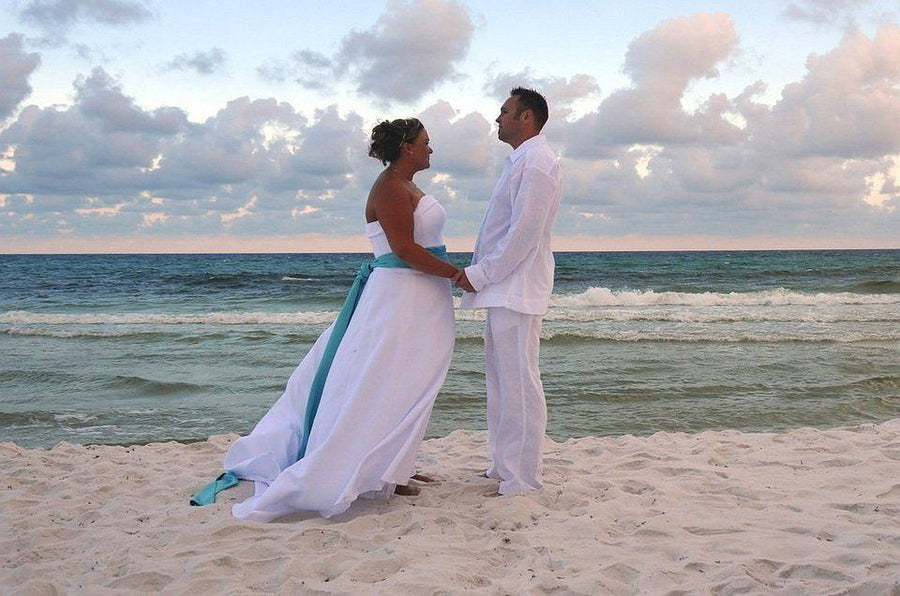 Why White Linen Pants for Men Are a Beach Wedding Must-Have