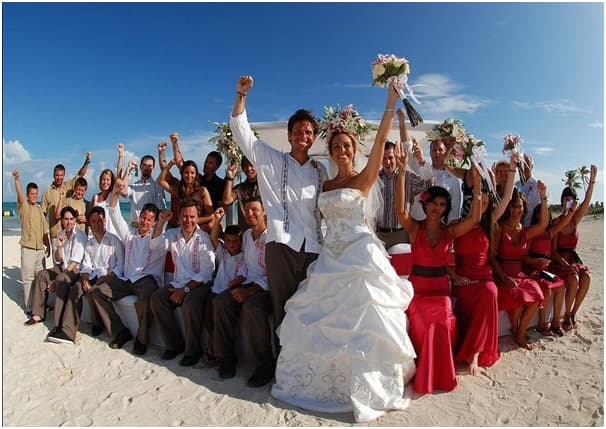 What to Wear to a Beach Wedding: Men’s Fashion Tips for Every Role
